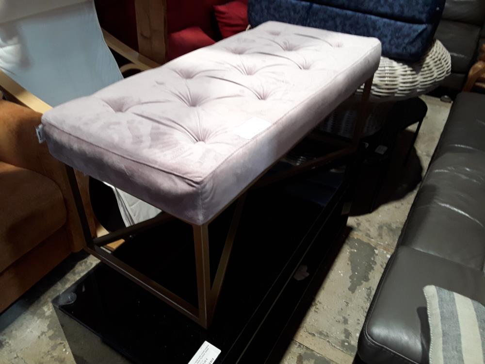 BANC VELOURS ROSE UN PEU TACHE PIETEMENT DORE