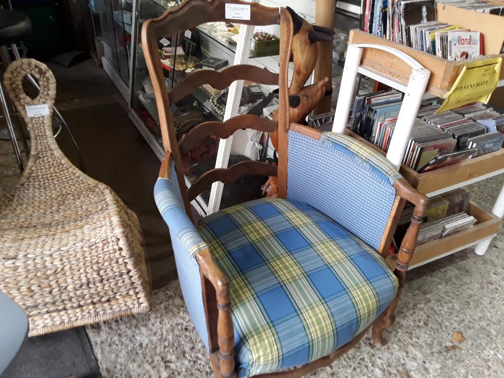 FAUTEUIL HETRE  RETAPISSER TISSU BLEU CADRILLE JAUNE