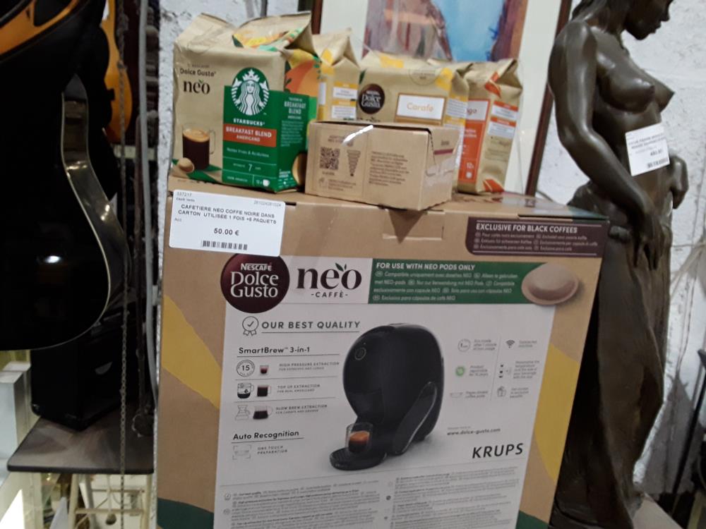 CAFETIERE NEO COFFE NOIRE DANS CARTON  UTILISEE 1 FOIS +5 PAQUETS DE CAFES DIVERS