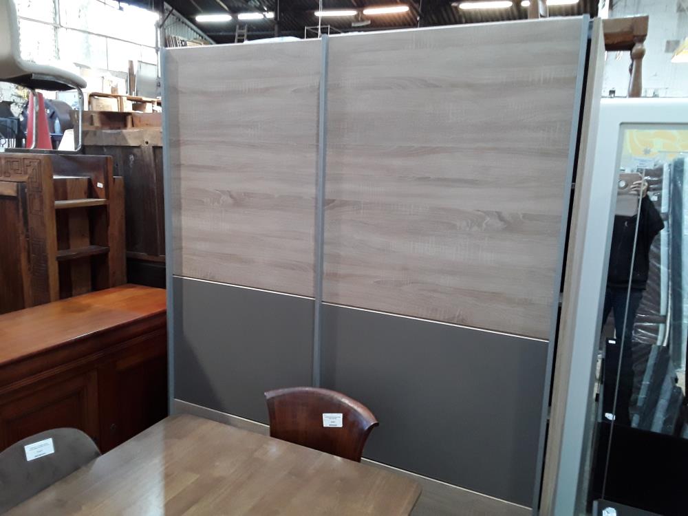 ARMOIRE 2P COULISSANTES DECOR CHENE