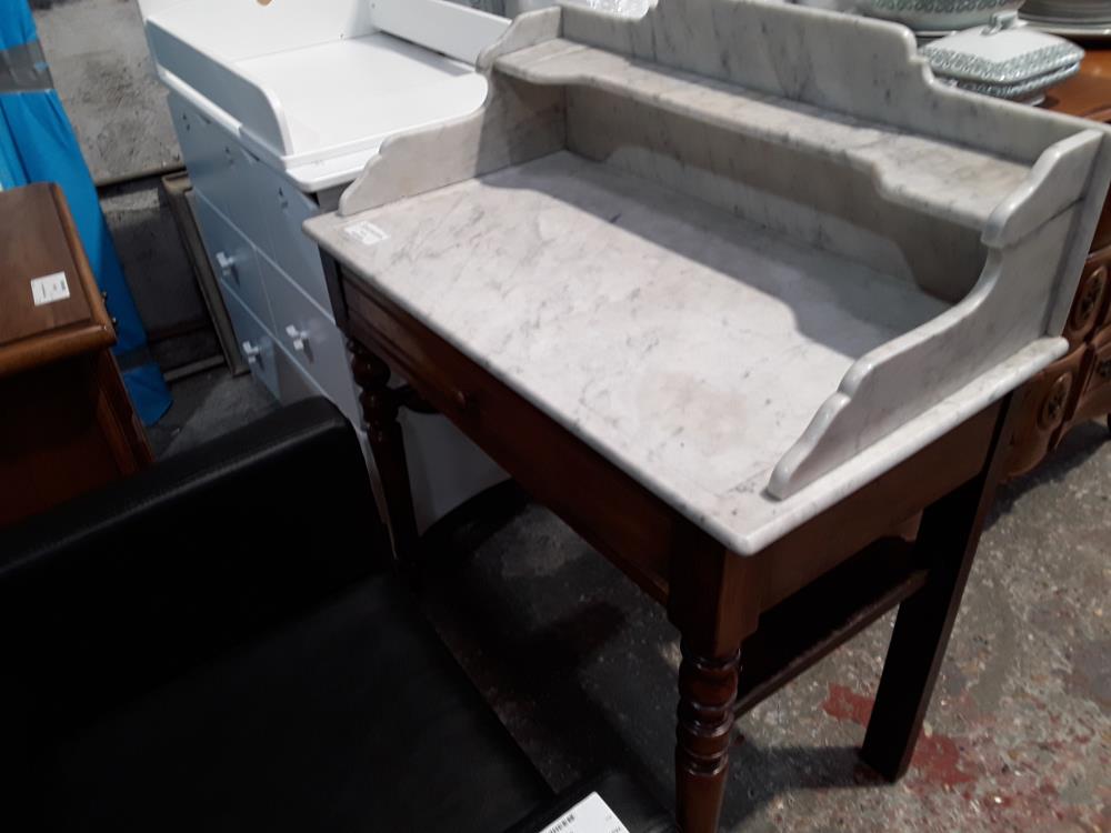 COIFFEUSE PLATEAU MARBRE ET PIETEMENT BOIS 1TIROIR AVEC PORTE SERVIETTES