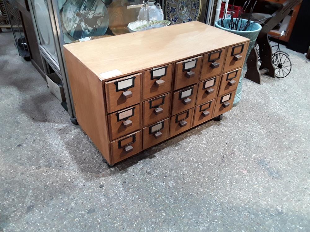 MEUBLE DE METIER BAS  BAS  SUR ROULETTES 15 TIROIRS 
