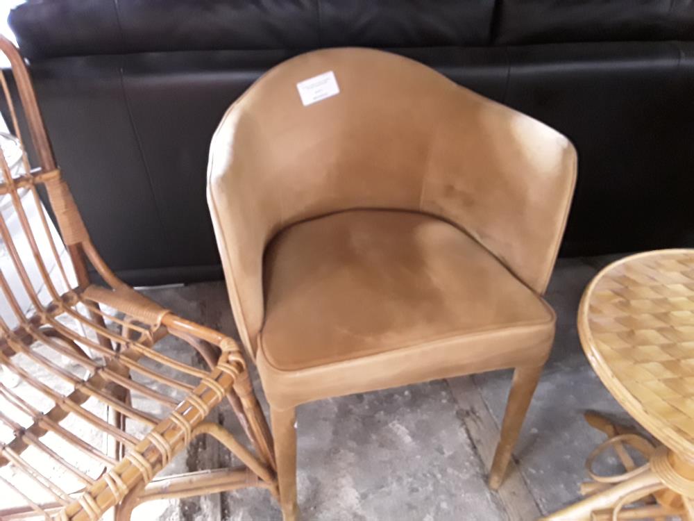FAUTEUILS EFFET NUBUC MARRON PETITES TRACES NOIRES