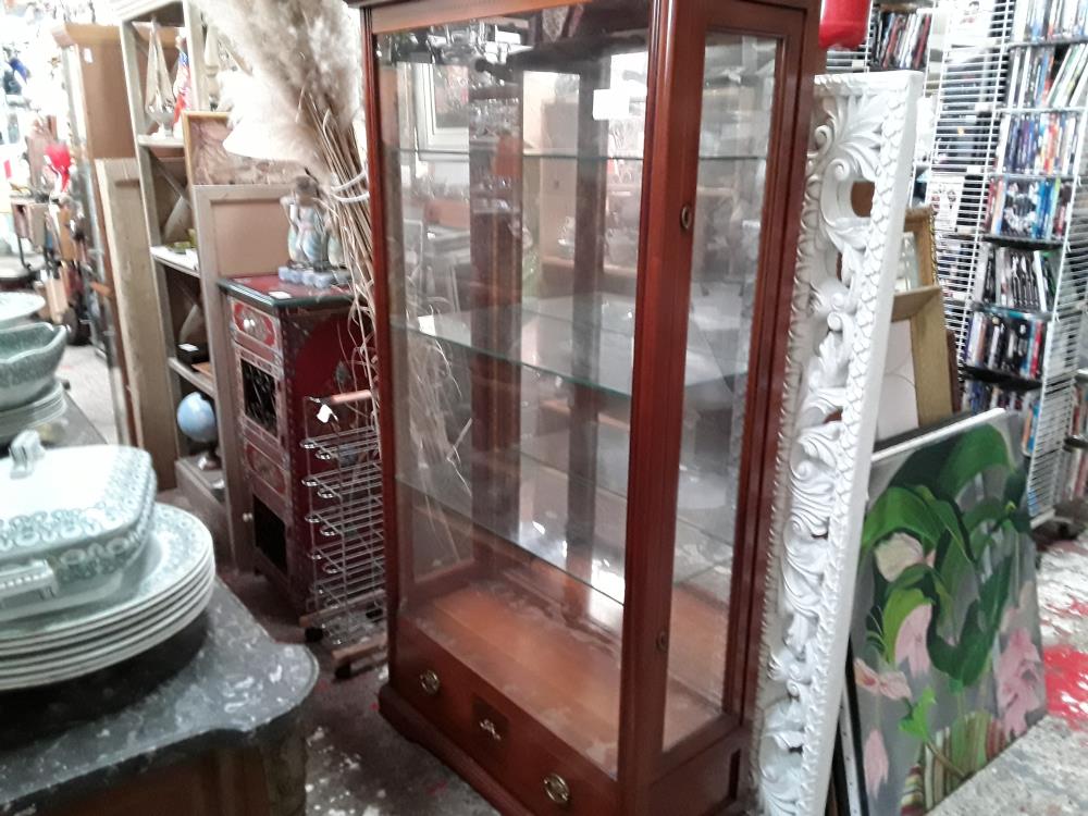 VITRINE EN MERISIER 1P 3 ETAGERES EN VERRE