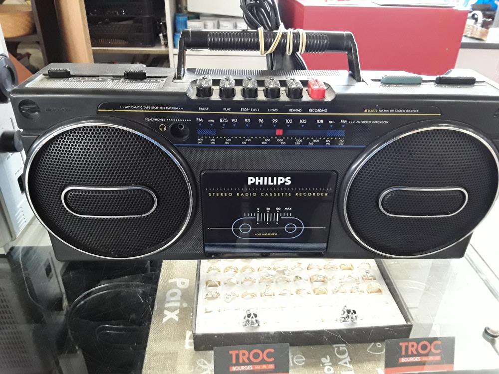 RADIO CASSETTE PORTATIF 