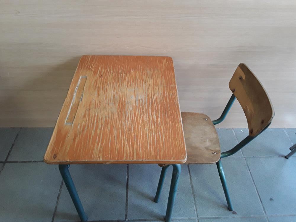TABLE + CHAISES ECOLIER 