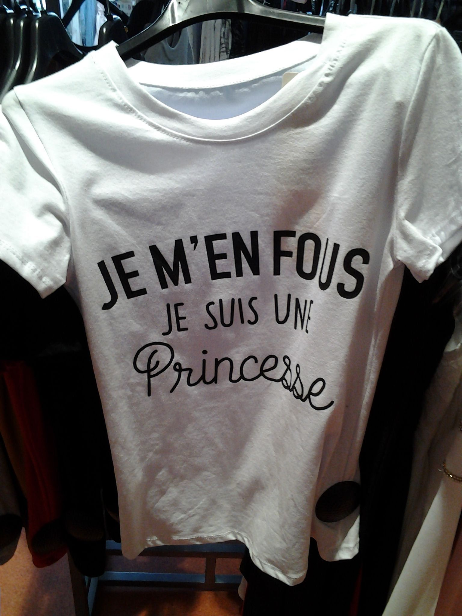 TSHIRT NEUF TAILLE UNIQUE JE M'EN FOUS BLANC