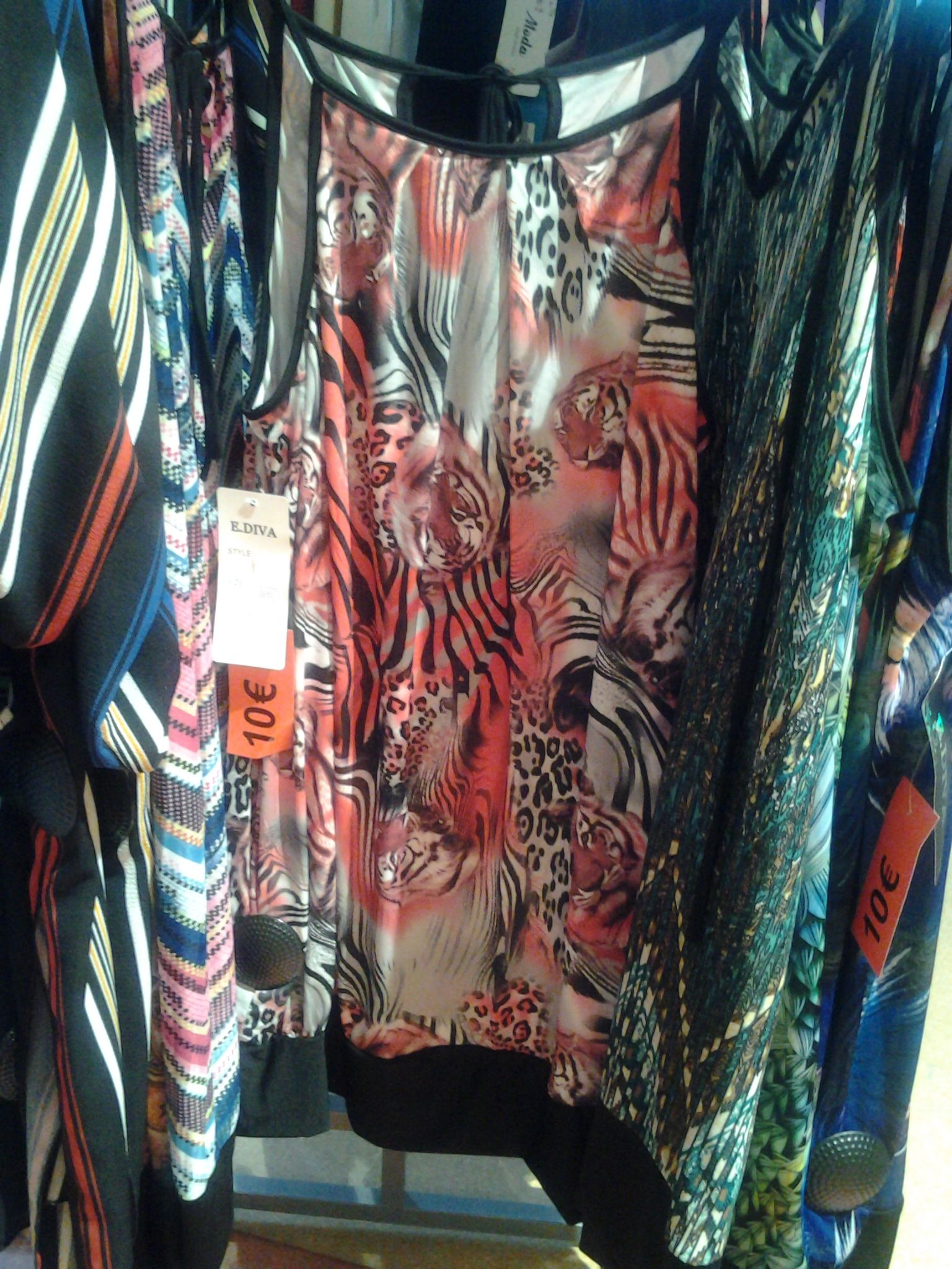 ROBE NEUF TAILLE UNIQUE ROUGE TIGRE