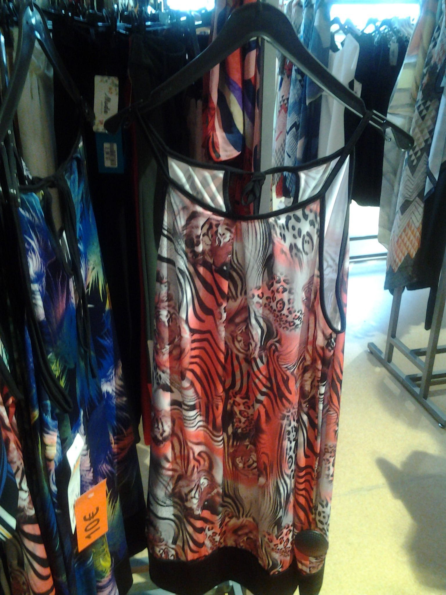 ROBE NEUF TAILLE UNIQUE  TIGRE ROUGE