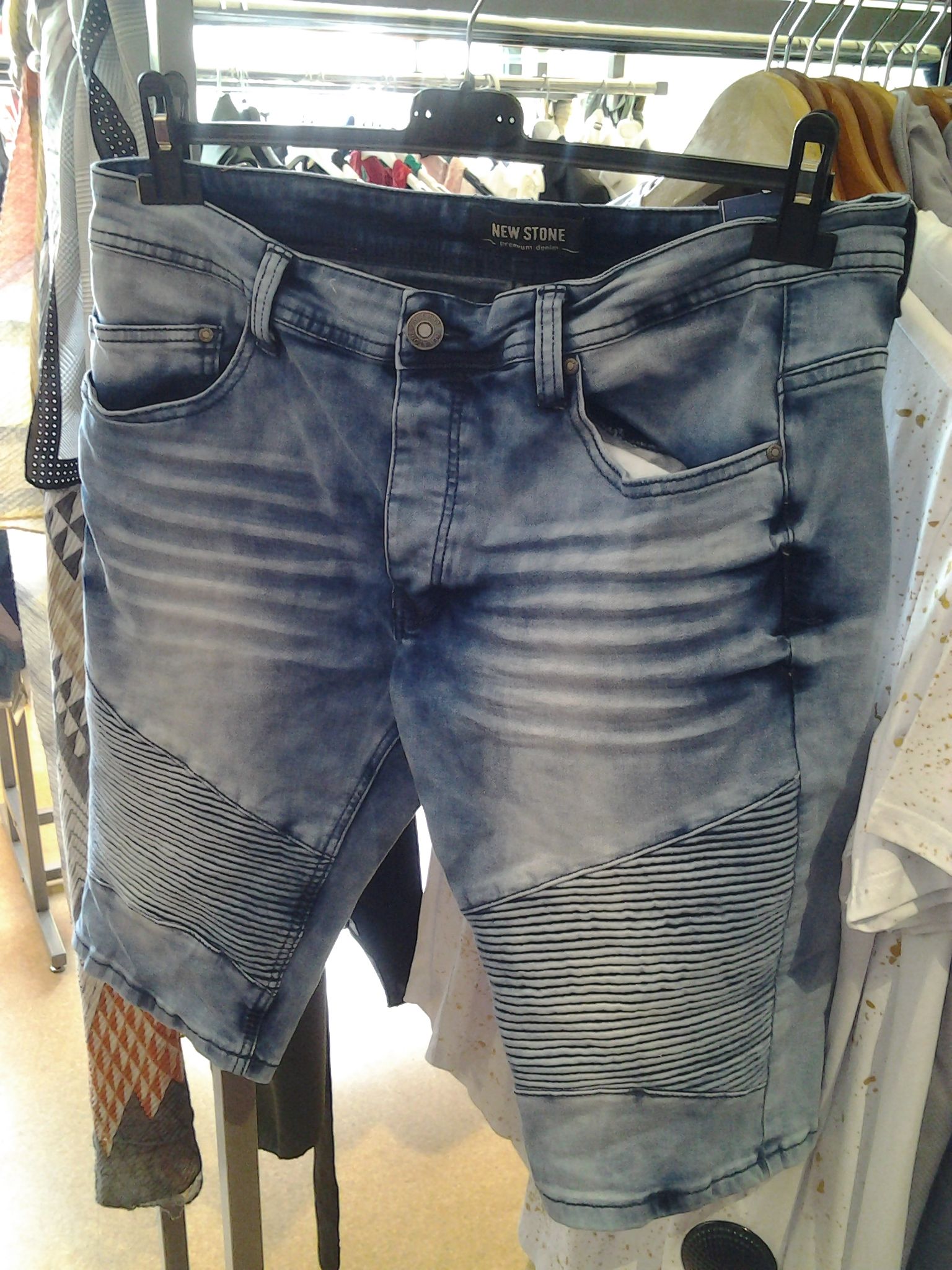 SHORT NEUF JEAN COURT TAILLE 34