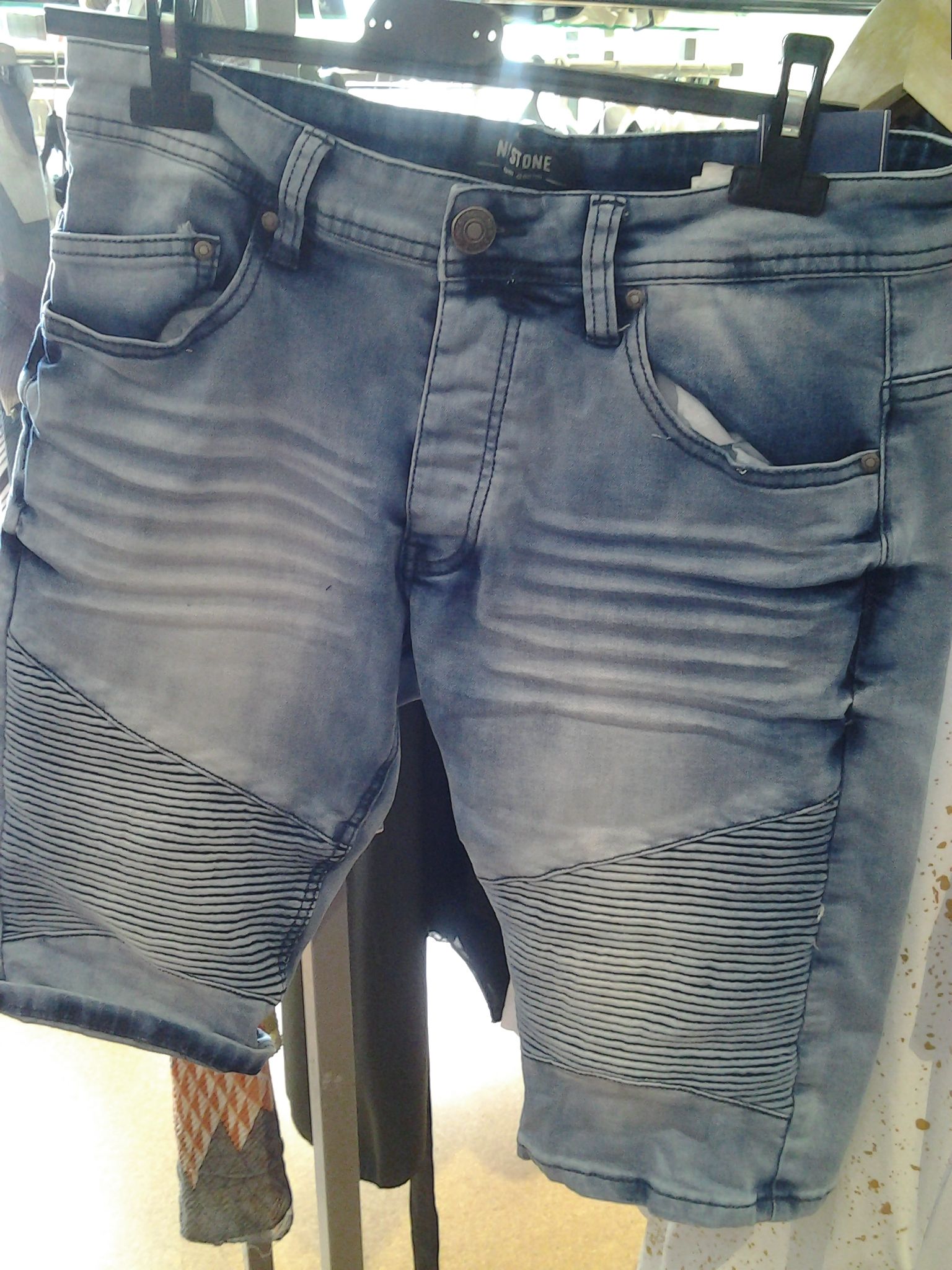 SHORT NEUF JEAN COURT TAILLE 32