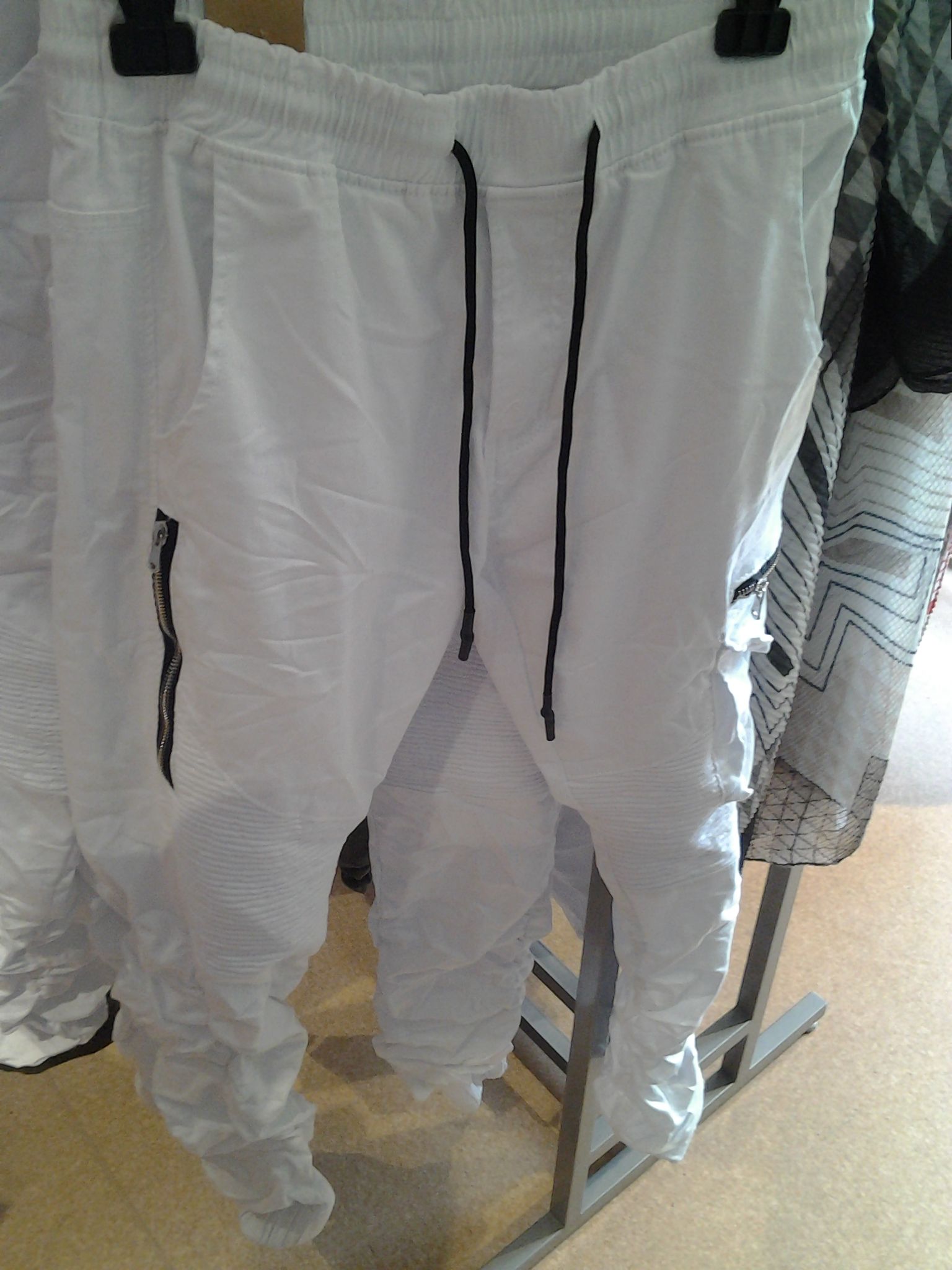 PATALON NEUF DE SPORT BLANC 30