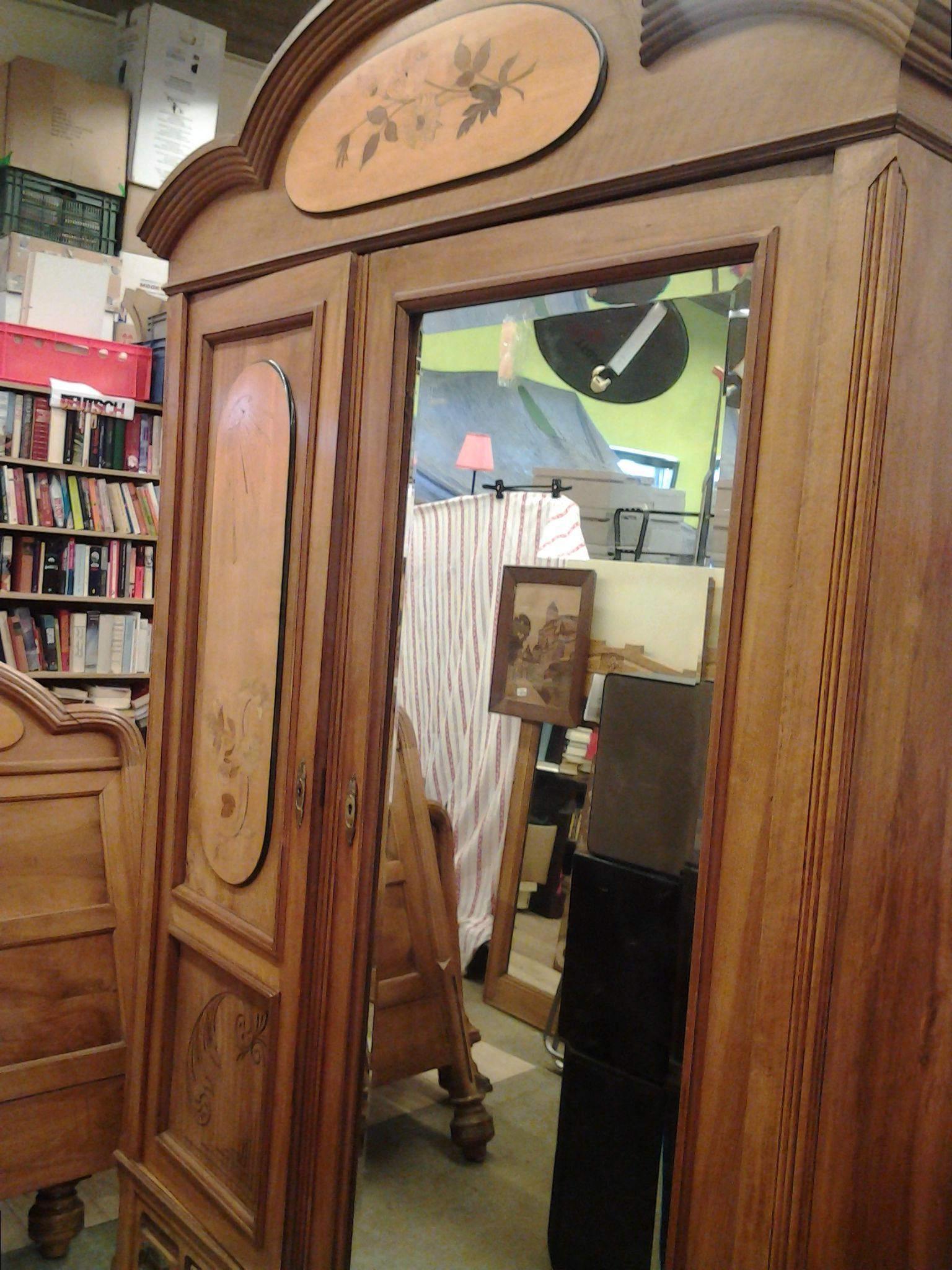 ANCIENNE ARMOIRE EN  CHENE