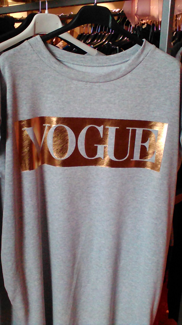 T-SHIRT NEUF GRIS TAILLE UNIQUE 