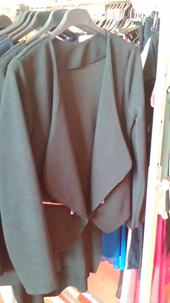 VESTE NEUF  NOIR TAILLE UNIQUE 