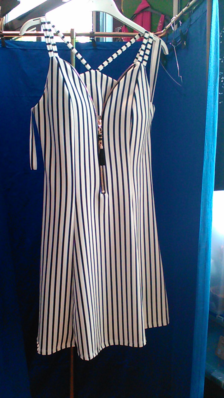 ROBE À RAYURES NOIR ET BLANCHE 