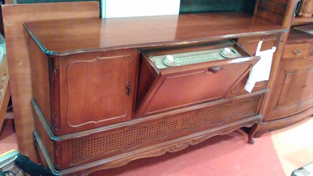 ANCIEN BUFFET AVEC RADIO