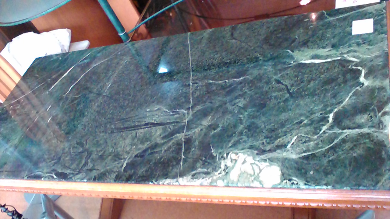 TABLE EN MARBRE VERT