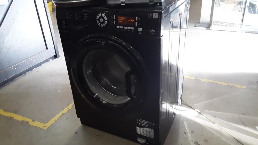 MACHINE A LAVER HOTPOINT 9KG 1400TRS EN L'ÉTAT 
