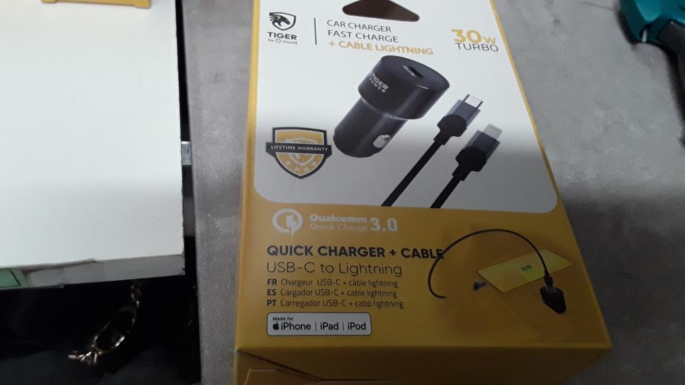 CHARGEUR USB + CABLE IPHONE