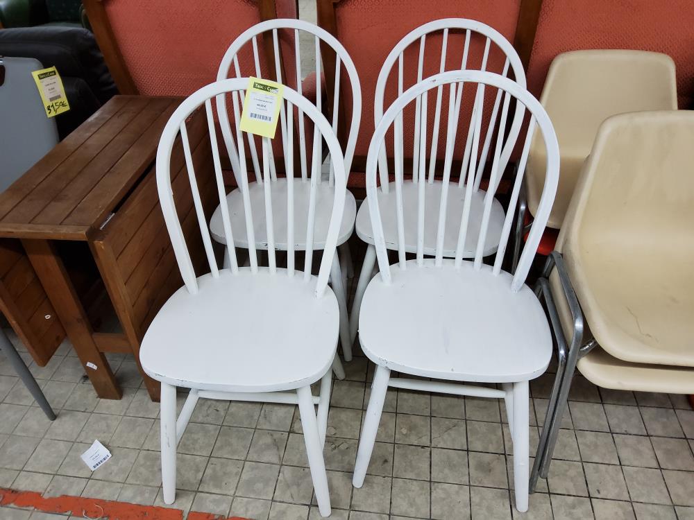 4 CHAISES BLANCHES