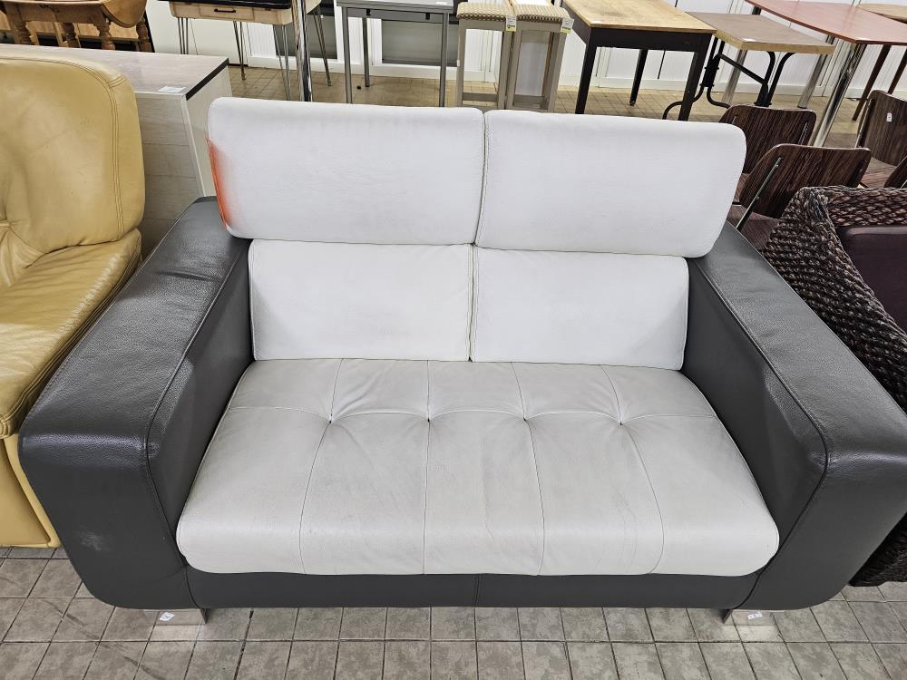 BANQUETTE 2PL CUIR BLANC ET GRIS