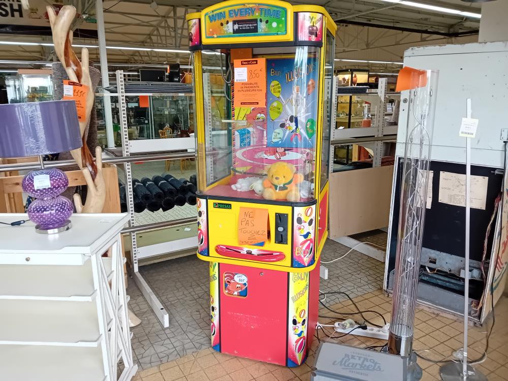MACHINE A PINCE