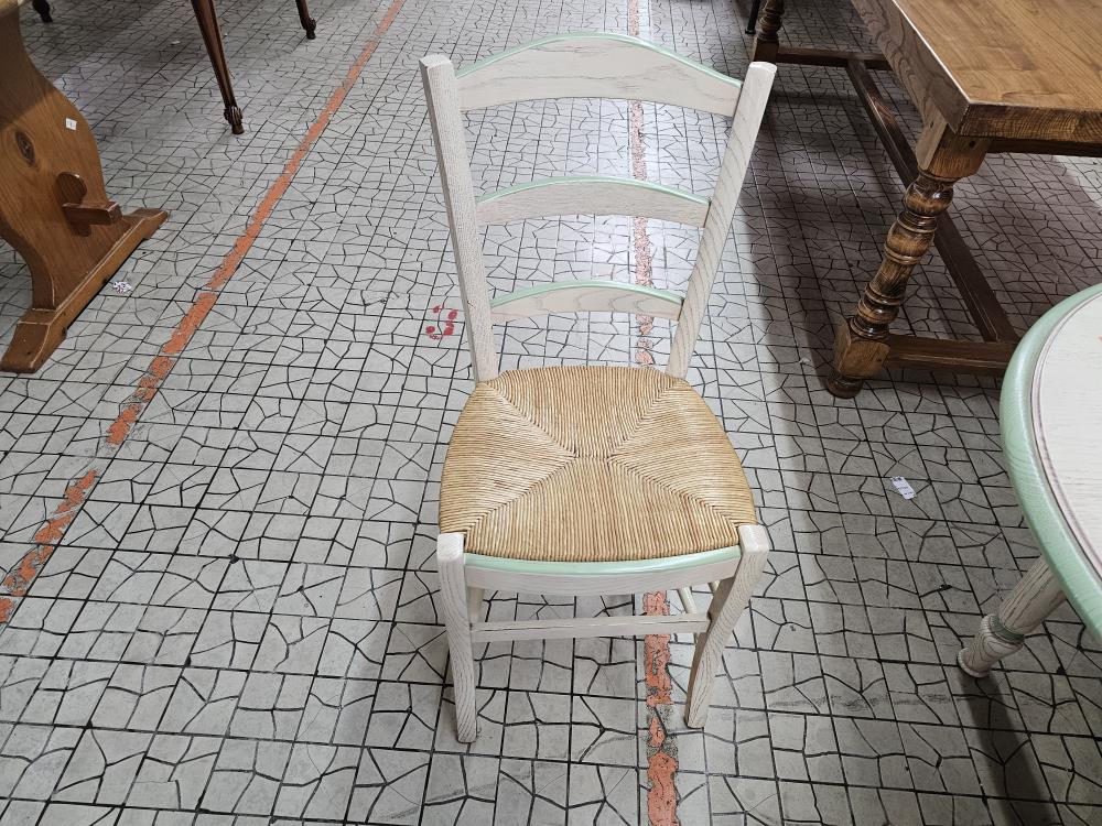 4 CHAISES PAILLEES CERUSÉES BLANCHES