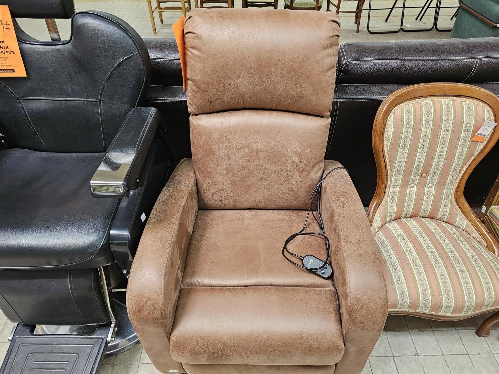 FAUTEUIL RELAX RELEVEUR CARAMEL + ACC EN CAISSE
