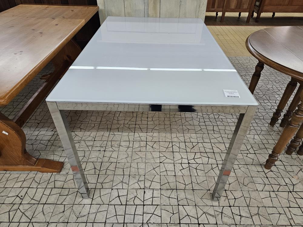TABLE RECTANGLE METAL ET VERRE BLANC 135 X 85