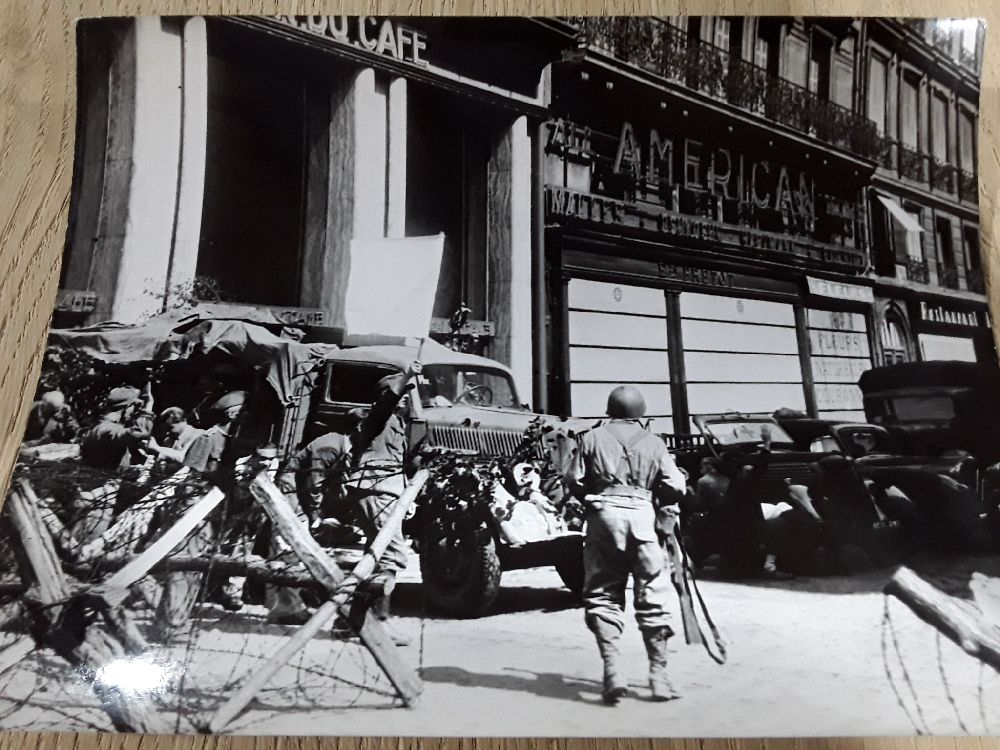PHOTO ORIGINALE NUMÉROTÉE LIBÉRATION DE PARIS AVENUE DE L'OPÉRA 25 AOUT 1944