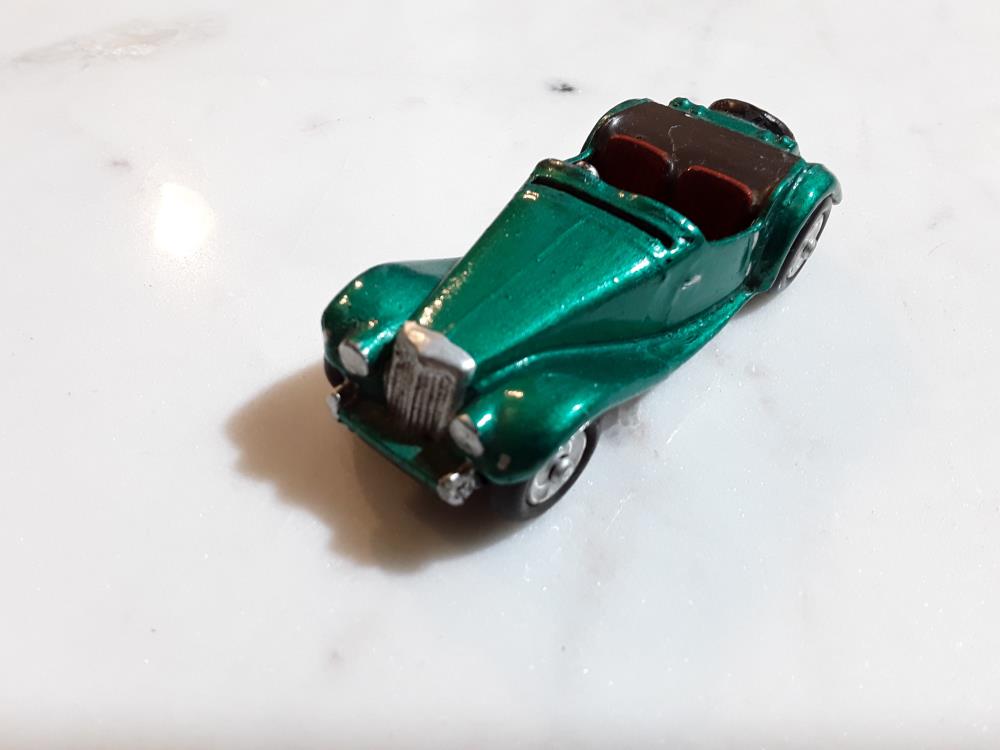 MG MIDGET COMPETITION DINKY TOYS 108 