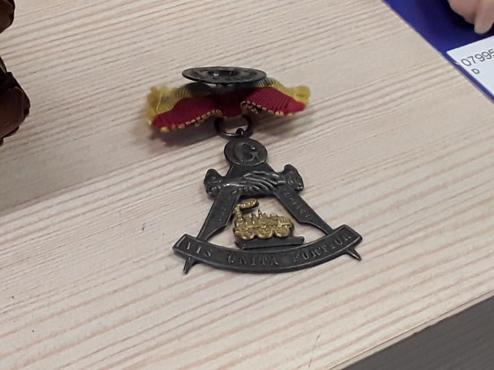 MEDAILLE BOUTONNIERE MACONNIQUE