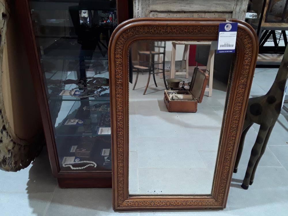 MIROIR EN BOIS DESSUS ROND 