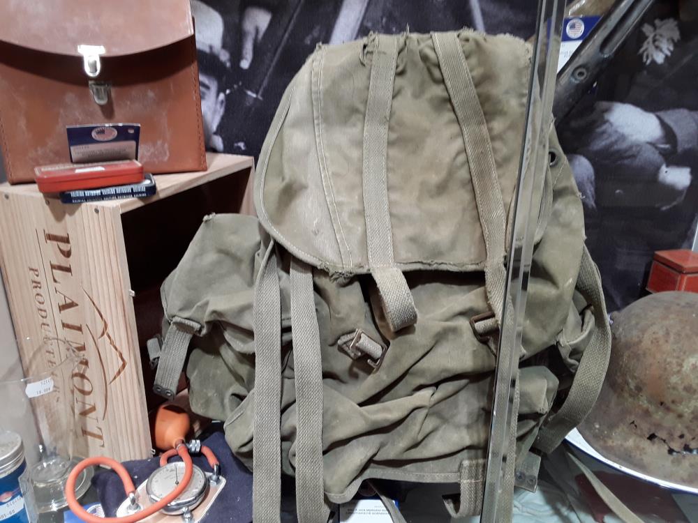 SAC À DOS BERGAM WW2  CAOUTCHOUTÉ NORMANDIE 