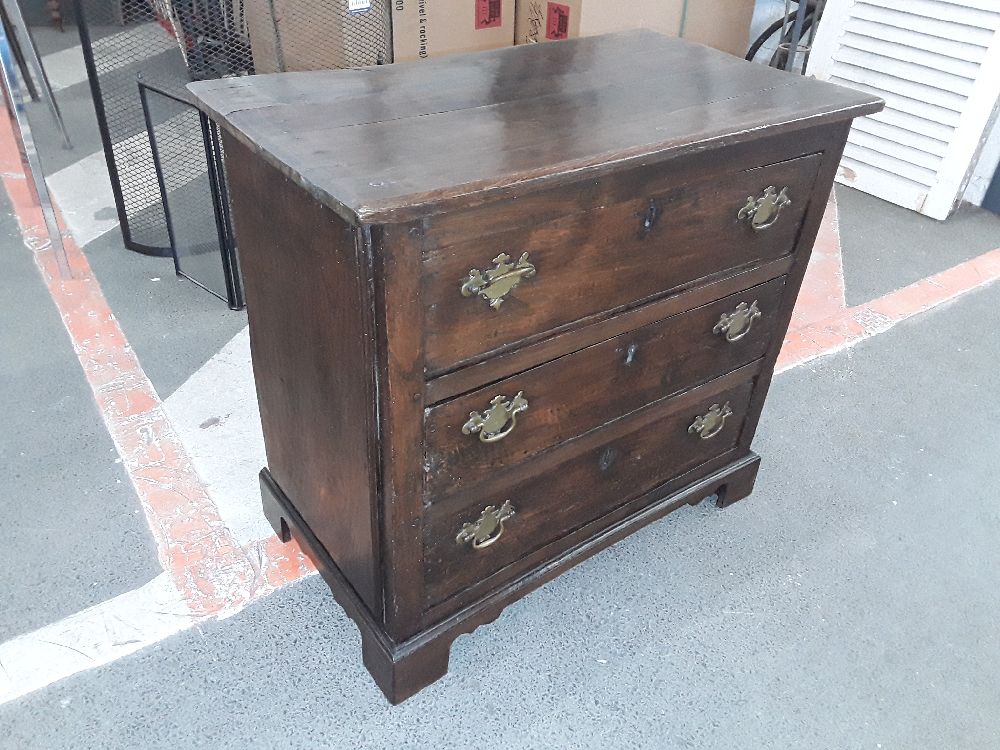 PETITE COMMODE ANGLAISE EN CHENE 