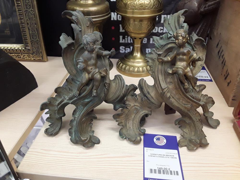 GARNITURE EN BRONZE CHENETS ANGELOTS 18EME