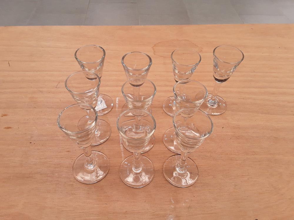 LOT DE 10 VERRES À LIQUEUR ANCIENS 