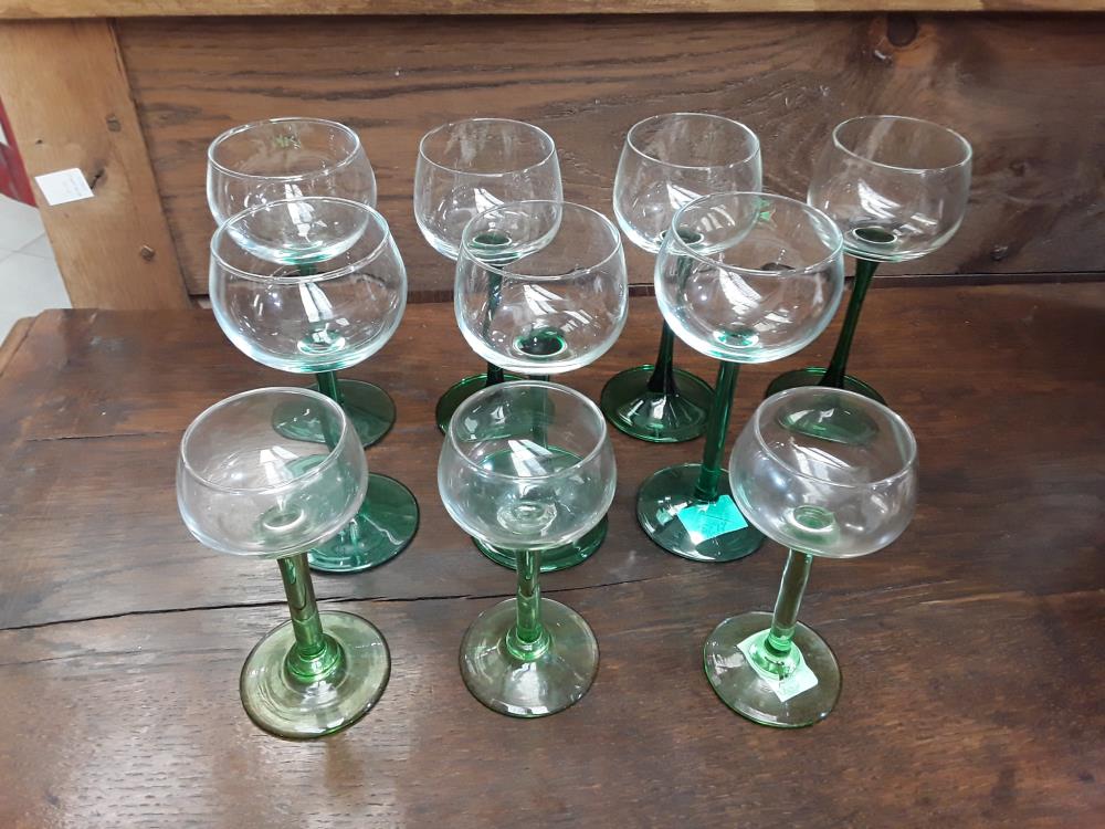 COLLECTION DE VERRES PIEDS VERT 