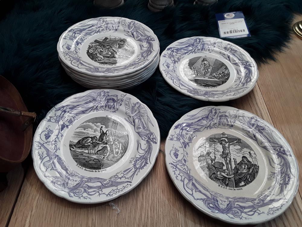 SERIE D'ASSIETTES EN FAIENCE 12PCS 