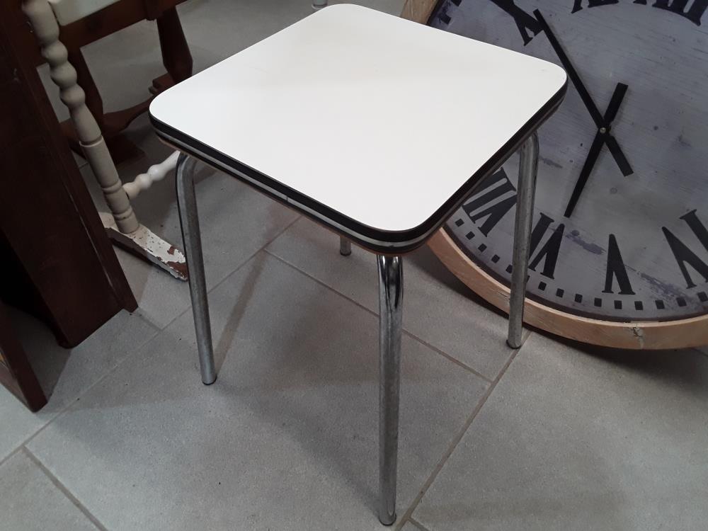 TABOURET FORMICA BLANC 