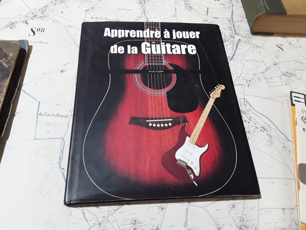 LIVRE APPRENDRE À JOUER DE LA GUITARE 