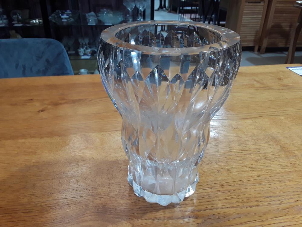 VASE EN CRISTAL TAILLÉ 