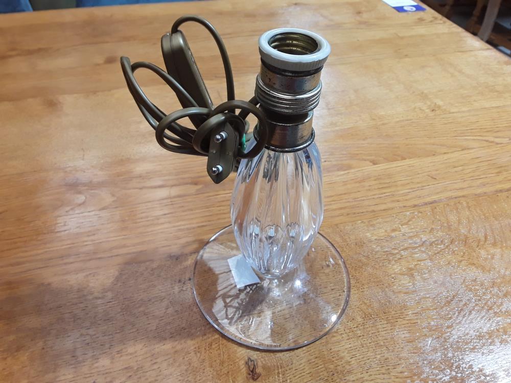 PIED DE LAMPE EN CRISTAL TAILLÉ VSL