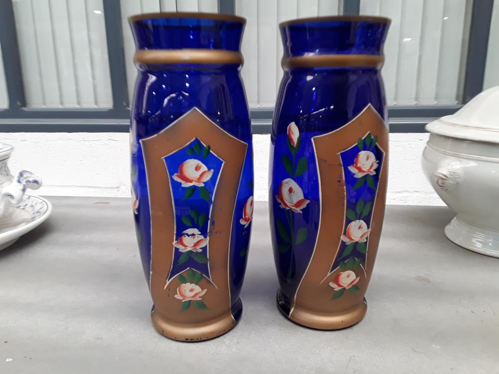 PAIRE DE VASES OPALINE BLEU'