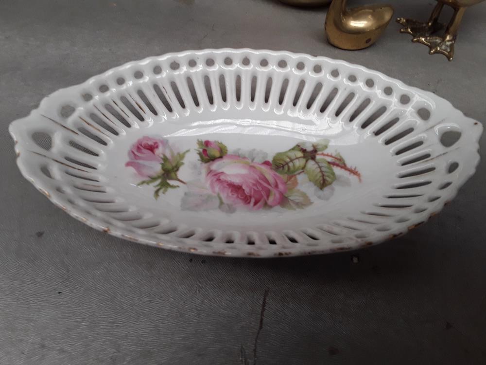 PLAT AJOURÉ PORCELAINE 