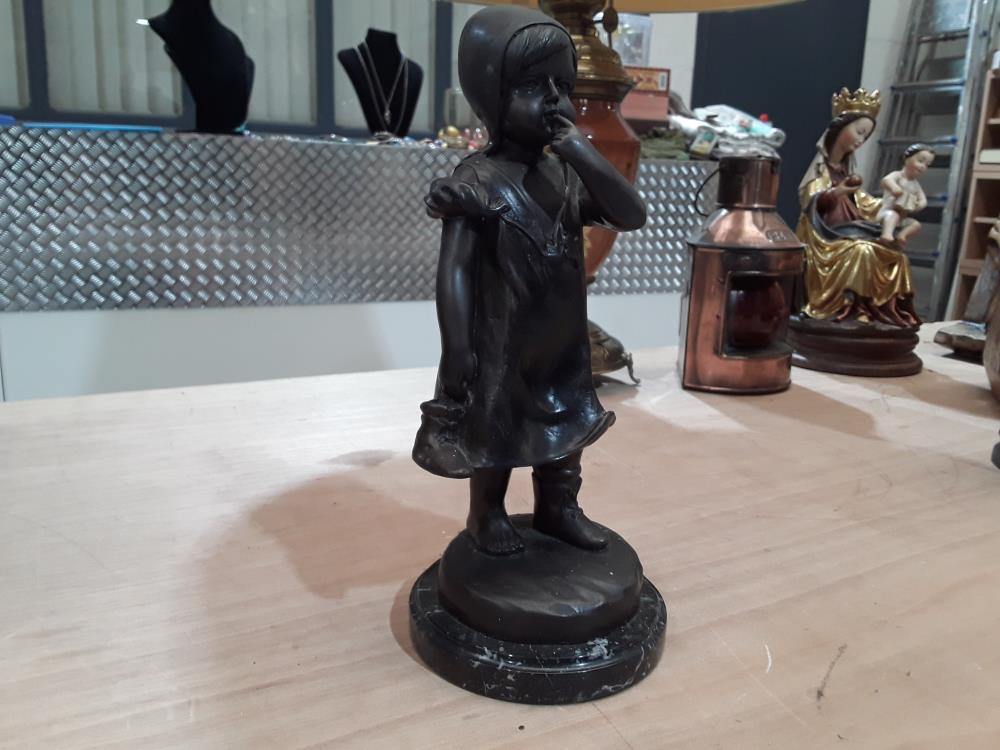 BRONZE PETITE FILLE SIGNE À MOREAU 