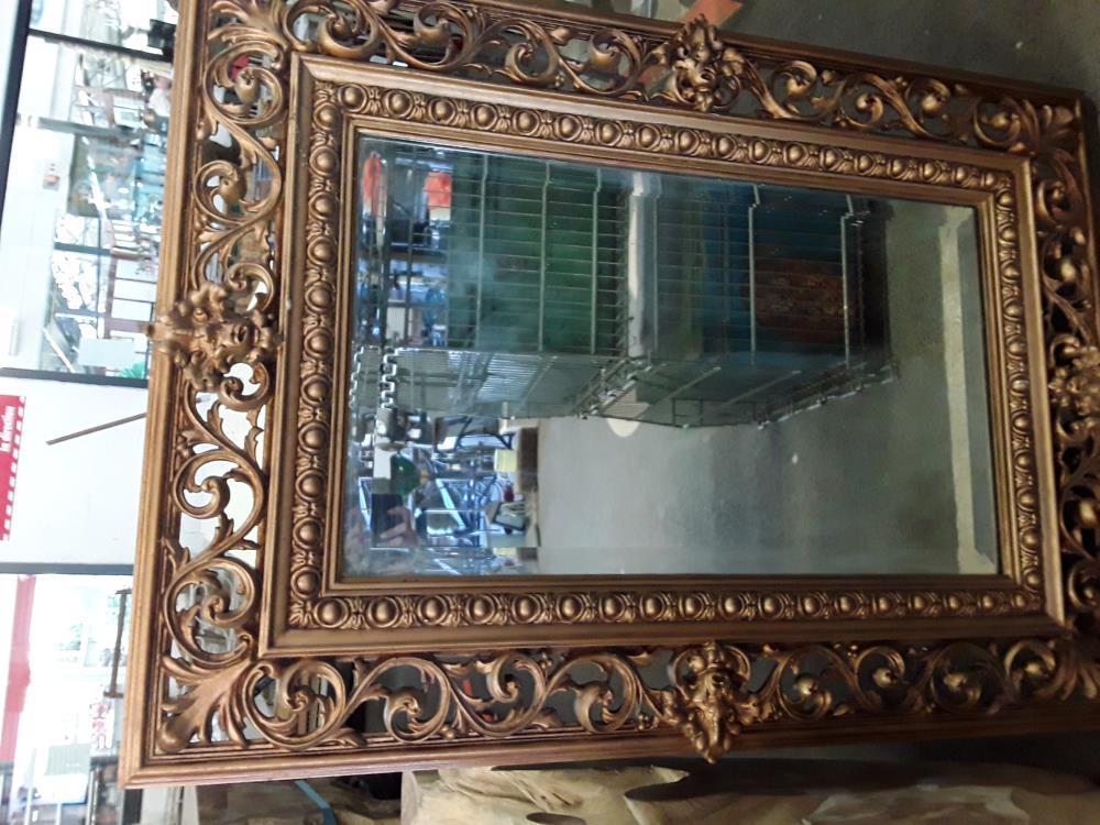 MIROIR DORÉ DE STYLE BAROQUE