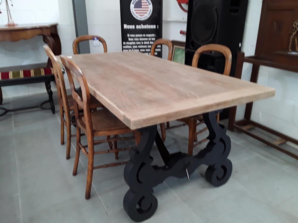 TABLE DECO PIEDS NOIR 1M80 / 90CM