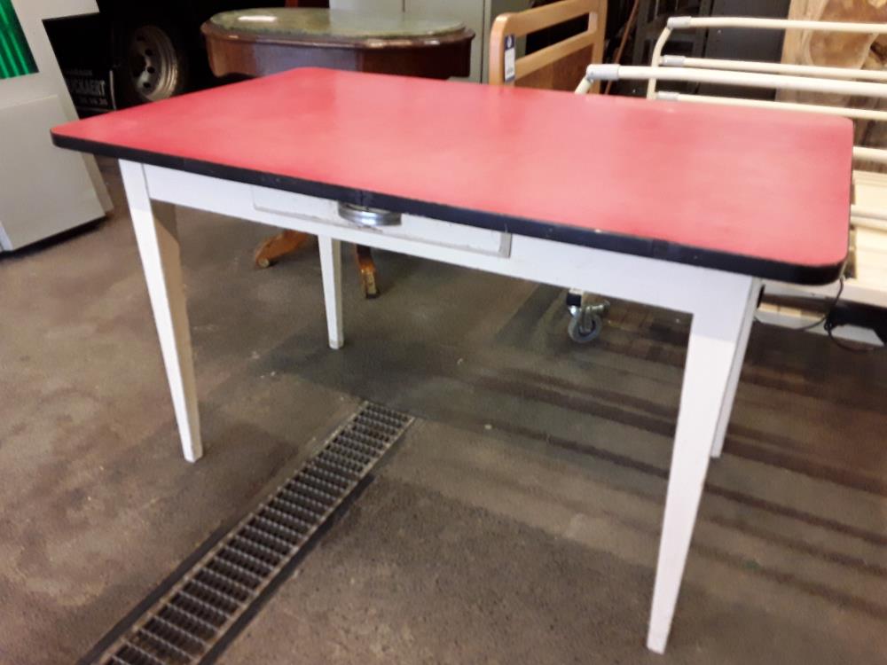 TABLE FORMICA ROUGE ET BLANCHE